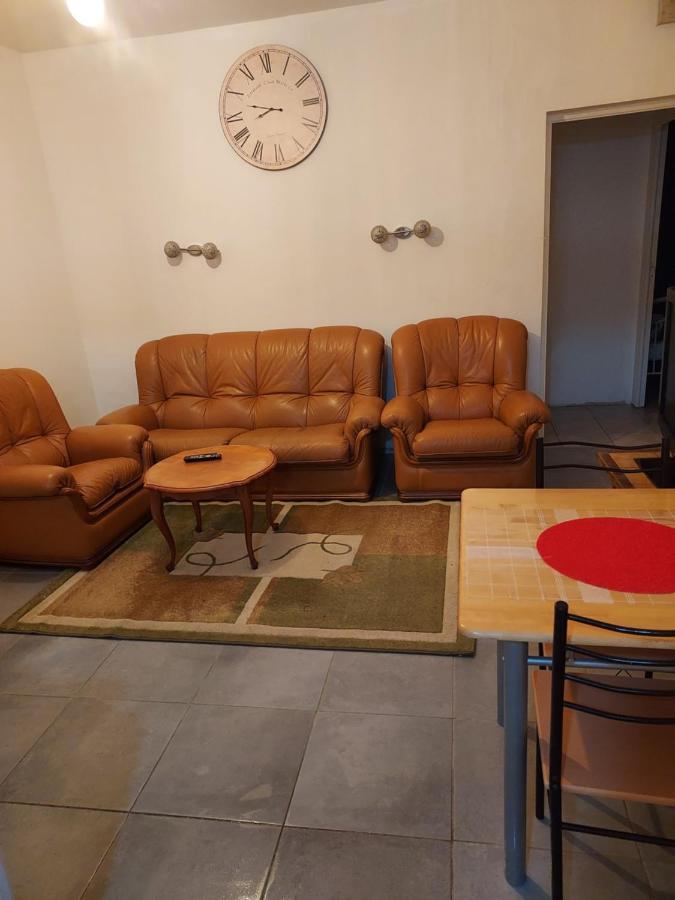 Appartement Meuble Avec Deux Chambres Moulins  Exterior foto