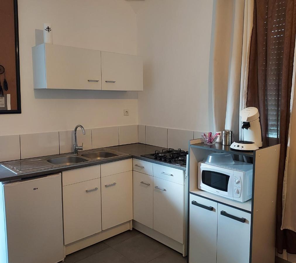 Appartement Meuble Avec Deux Chambres Moulins  Exterior foto
